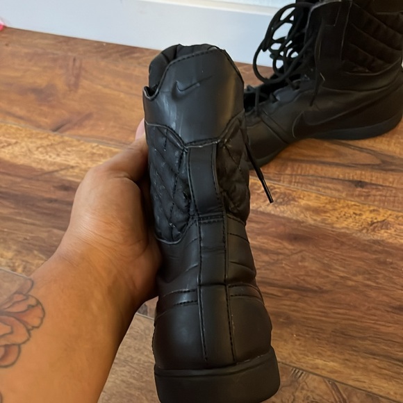Nike Boots - Picture 3 of 6